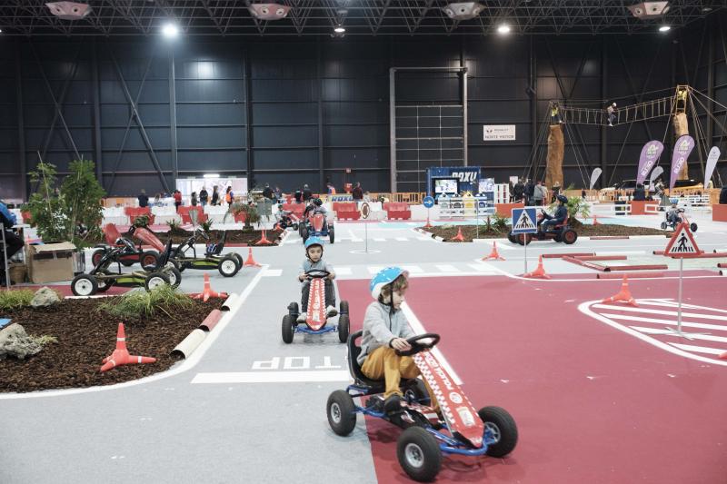 Ciencia, medio ambiente, robótica y seguridad vial son algunas de las materias que estructuran este año Mercaplana, la gran feria de Navidad que ha abierto sus puertas en el recinto ferial Luis Adaro de Gijón para sorprender a los mayores y, sobre todo, a los más pequeños.