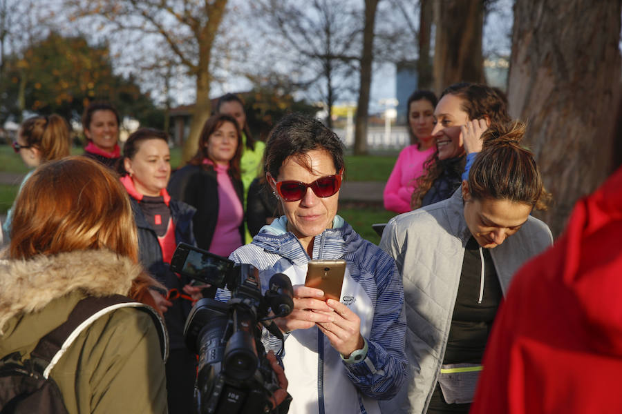 Un grupo de mujeres corre con Cristina Mitre en el Kilometrín dentro de la plataforma para que las mujeres salgan a correr en grupo y seguras 