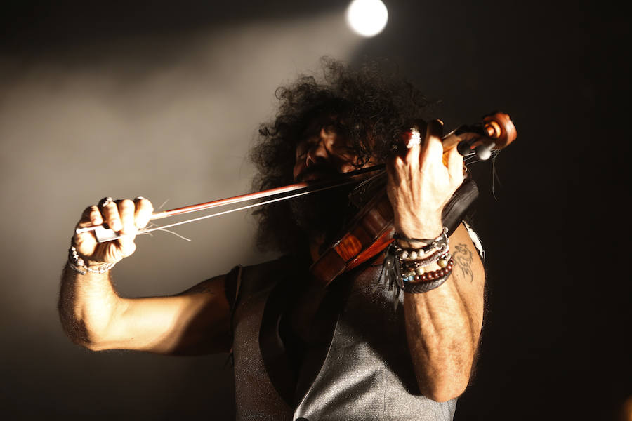 El violinista no defraudó con 'La increíble gira del violín' en su actuación en el Palacio de Deportes de Gijón. Un concierto enmarcado en el Metrópoli Winter 2018