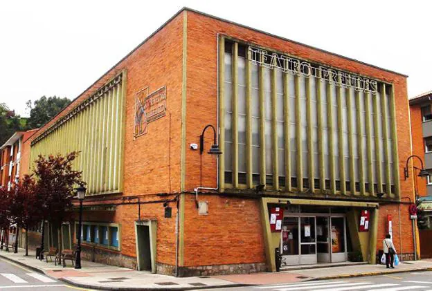 Edificio del teatro Prendes, que quiere adquirir el gobierno local. 