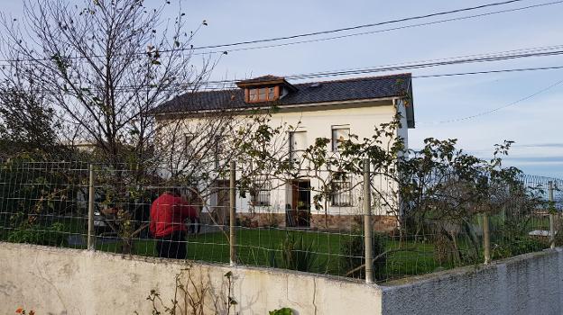 Una de las viviendas asaltadas en Valdés. 