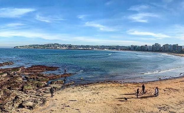 Foto de la playa de San Lorenzo en Gijón publicada por Lara álvarez. 