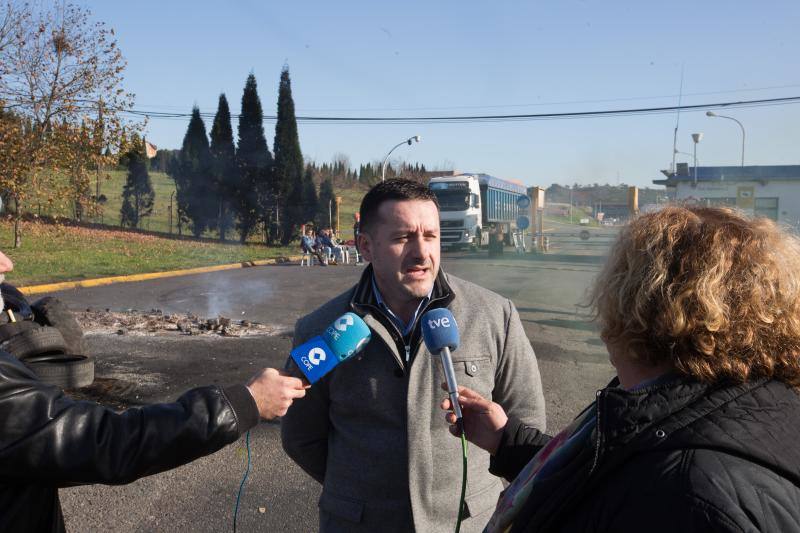 El acto de protesta se produce mientras se mantienen negociaciones con la empresa para el comienzo del ERE.