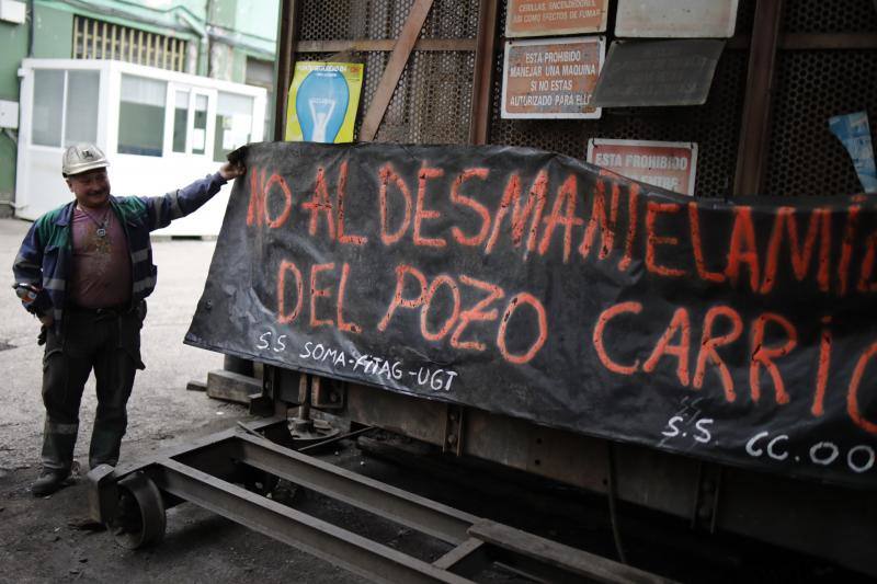 Los más de 400 mineros que trabajan en ambos yacimientos de Laviana y Aller finalizan hoy esta actividad, aunque eso no significa que abandonarán sus puestos. Según las previsiones de Hunosa, se dedicarán a las tareas de mantenimiento y desmontaje de las explotaciones, que se prolongarán durante unos dos años.