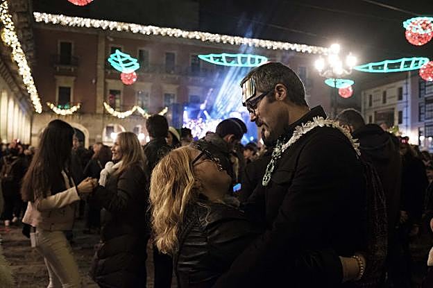 Asistentes a la celebración en la plaza Mayor.