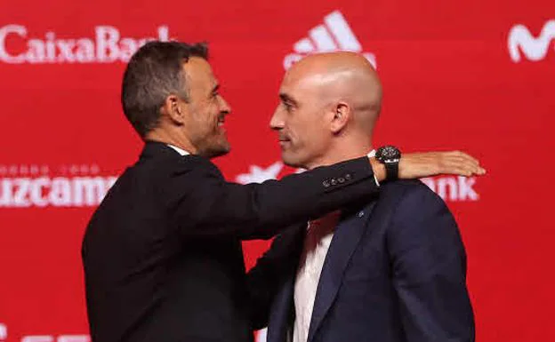 Luis Rubiales y Luis Enrique juntos en un acto. 