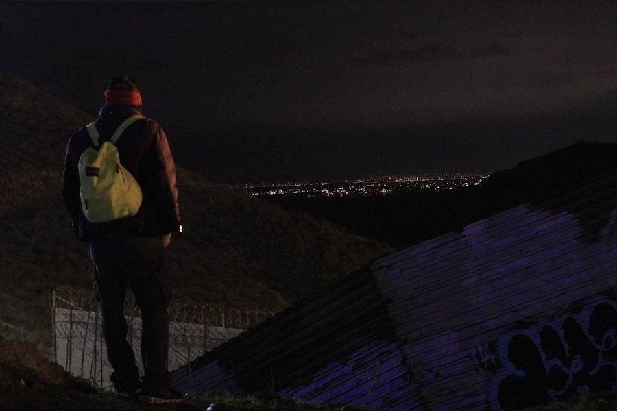 En torno a un millar de centroamericanos fracasaron en su intento desesperado de asaltar en masa y por la fuerza la frontera de Tijuana (México) con Estados Unidos