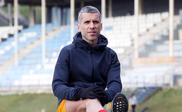 Alberto Suárez, ayer, en la pista de San Lázaro, antes de comenzar una sesión de entrenamiento. 