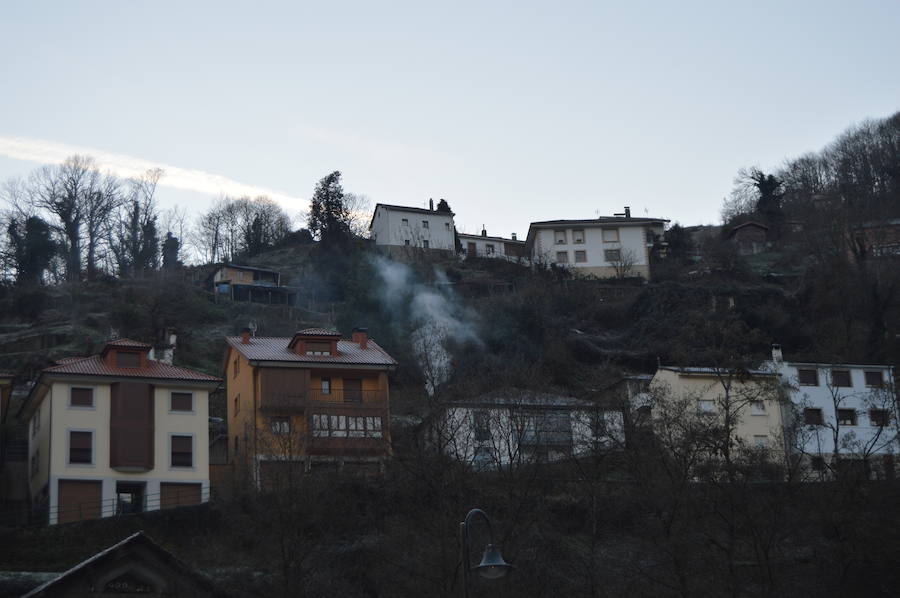 Gijón, Cangas del Narcea, Oviedo o Pajeres, al igual que otros muchos rincones de la región, amanecieron cubiertas de hielo