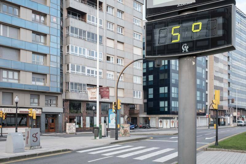 Gijón, Cangas del Narcea, Oviedo o Pajeres, al igual que otros muchos rincones de la región, amanecieron cubiertas de hielo