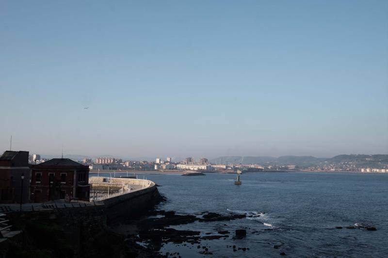 Gijón, Cangas del Narcea, Oviedo o Pajeres, al igual que otros muchos rincones de la región, amanecieron cubiertas de hielo