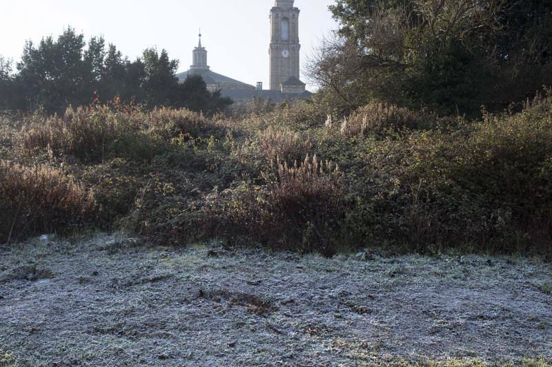 Gijón, Cangas del Narcea, Oviedo o Pajeres, al igual que otros muchos rincones de la región, amanecieron cubiertas de hielo