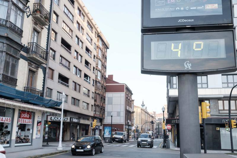 Gijón, Cangas del Narcea, Oviedo o Pajeres, al igual que otros muchos rincones de la región, amanecieron cubiertas de hielo