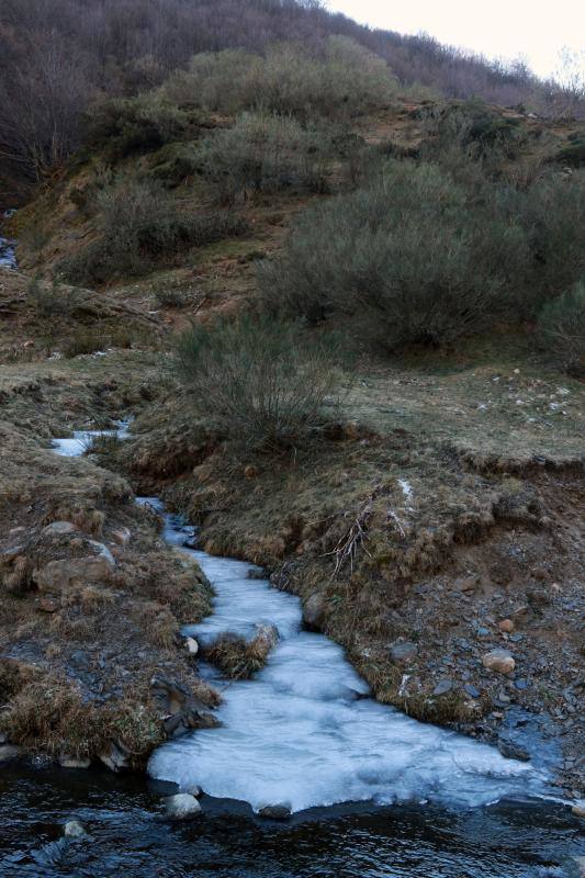 Gijón, Cangas del Narcea, Oviedo o Pajeres, al igual que otros muchos rincones de la región, amanecieron cubiertas de hielo