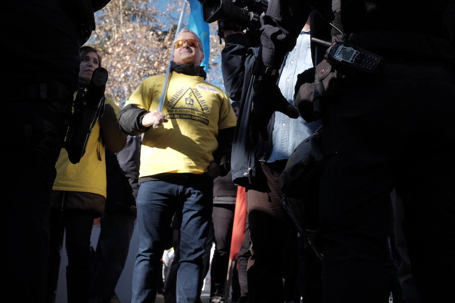 Mil personas respaldan en Madrid la concentración ante el Ministerio de Industria