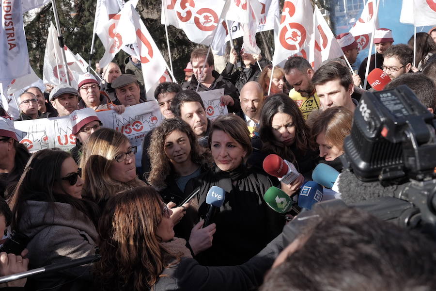 Mil personas respaldan en Madrid la concentración ante el Ministerio de Industria