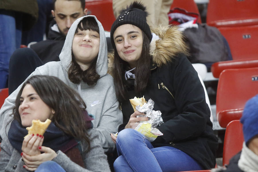 Fotos: ¿Estuviste en el Sporting - Valencia? ¡Búscate!