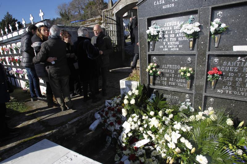 Decenas de personas han despedido en el pueblo tinetense de Santullano al hostelero Marcelo Conrado, que falleció el martes a los 73 años a causa de un cáncer. Con su fallecimiento, el fundador de los prestigiosos restaurantes ovetenses Casa Conrado y La Goleta deja un vacío en la hostelería de Asturias y España. El funeral tendrá lugar este viernes, 11 de enero, a las 17 horas, en la basílica de San Juan de Oviedo.