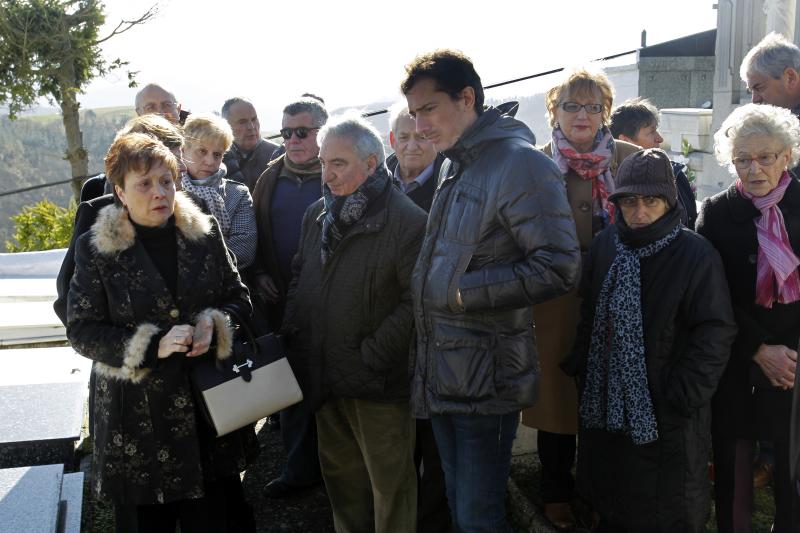 Decenas de personas han despedido en el pueblo tinetense de Santullano al hostelero Marcelo Conrado, que falleció el martes a los 73 años a causa de un cáncer. Con su fallecimiento, el fundador de los prestigiosos restaurantes ovetenses Casa Conrado y La Goleta deja un vacío en la hostelería de Asturias y España. El funeral tendrá lugar este viernes, 11 de enero, a las 17 horas, en la basílica de San Juan de Oviedo.