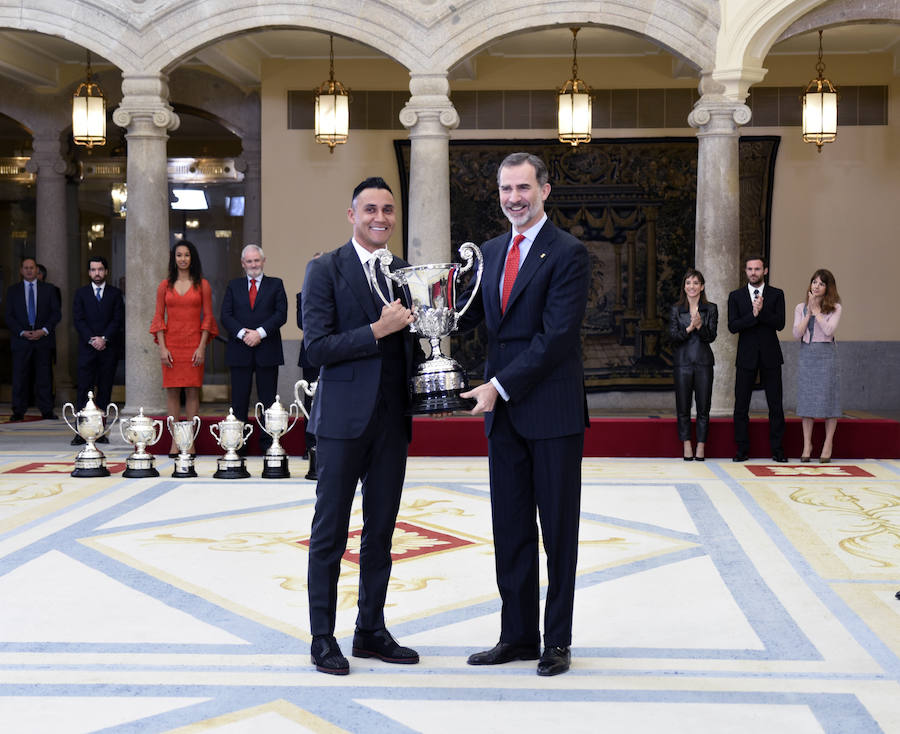 La ceremonia se celebró en el Palacio de El Pardo de Madrid y fue presidida por los Reyes Felipe y Letizia. Rafa Nadal, Sandra Sánchez, Jon Rahm o María Vicente fueron otros de los premiados.