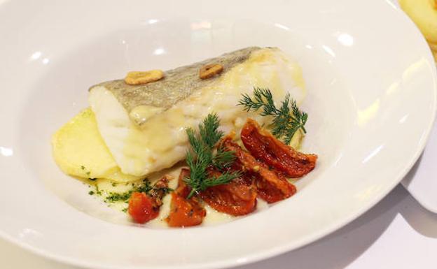 Lomo de bacalao al horno con tomatitos especiados