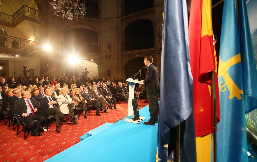 El presidente del PP acude al Hotel de la Reconquista en el que ha tenido lugar el acto oficial de presentación de Teresa Mallada como candidata a la Presidencia del Principado y de Alfredo Canteli como candidato al Ayuntamiento de la capital asturiana