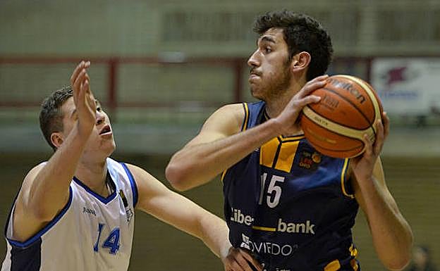 Derrota con polémica del Liberbank Oviedo en El Prat
