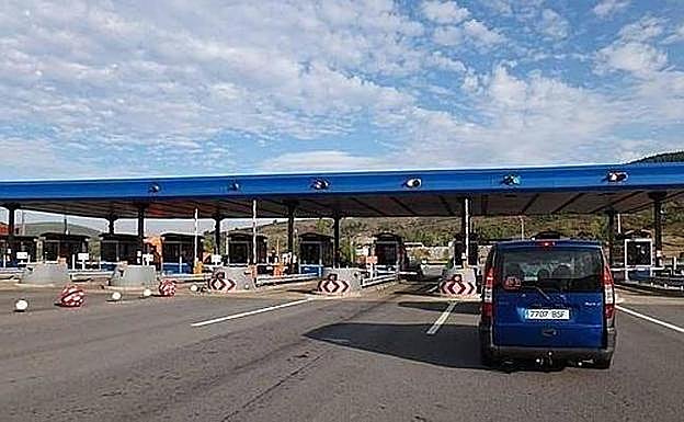 Foro acusa al PSOE de «ocultar» que sube el peaje del Huerna y suprime otros