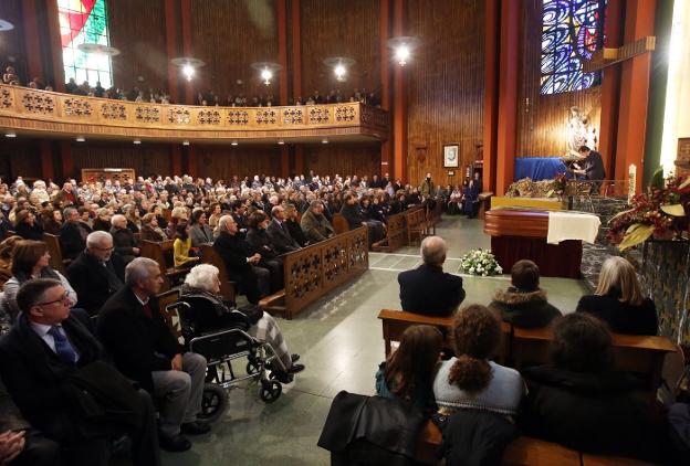 Imagen del interior de la iglesia del Corazón de María durante el funeral de Carmen Rodríguez-Arango Díaz. 