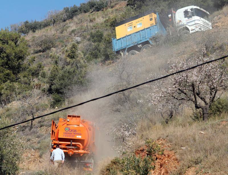 Continúan las labores de búsqueda del niño de dos años que cayó este domingo mientras jugaba a un pozo de 150 metros en la zona de Totalán.