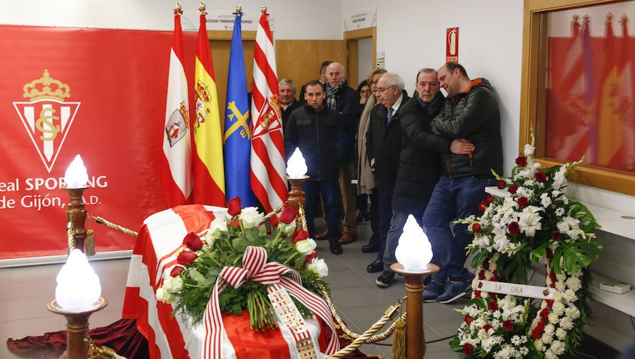 Vicente Álvarez Areces, como primer edil de Gijón, fue fundamental para facilitar la transformación del Sporting en Sociedad Anónima Deportiva y evitar su desaparición