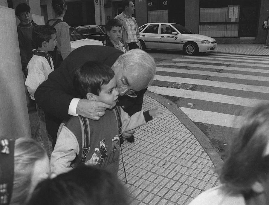 Vicente Álvarez Areces, expresidente del Principado de Asturias, ha muerto de forma repentina en su domicilio giijonés a los 75 años.