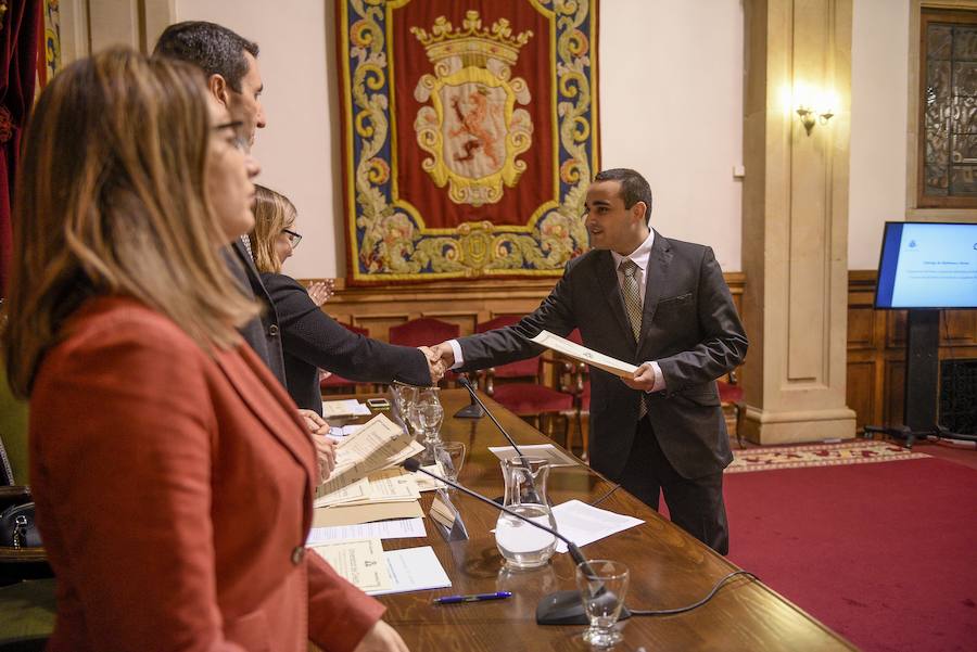 El acto académico de entrega de diplomas de la Escuela de Ingeniería Informática de Oviedo tuvo lugar en Paraninfo del Edificio Histórico y estuvo presidido por la vicerrectora de Recursos Materiales y Tecnológicos de la Universidad de Oviedo.