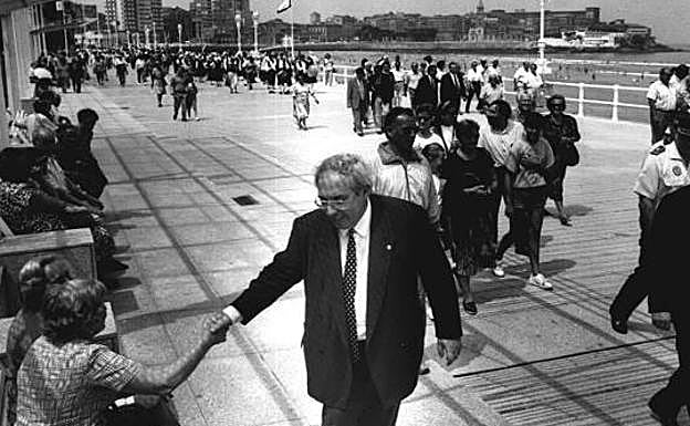 Inauguración en el verano de 1993 de la remodelación del paseo del Muro. 