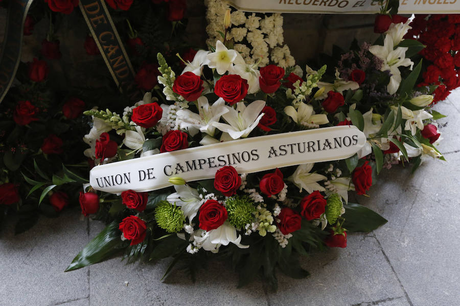 La capilla ardiente se trasladó, esta mañana, de la Junta General al Ayuntamiento de Gijón donde permanecerá hasta las 19 horas de viernes