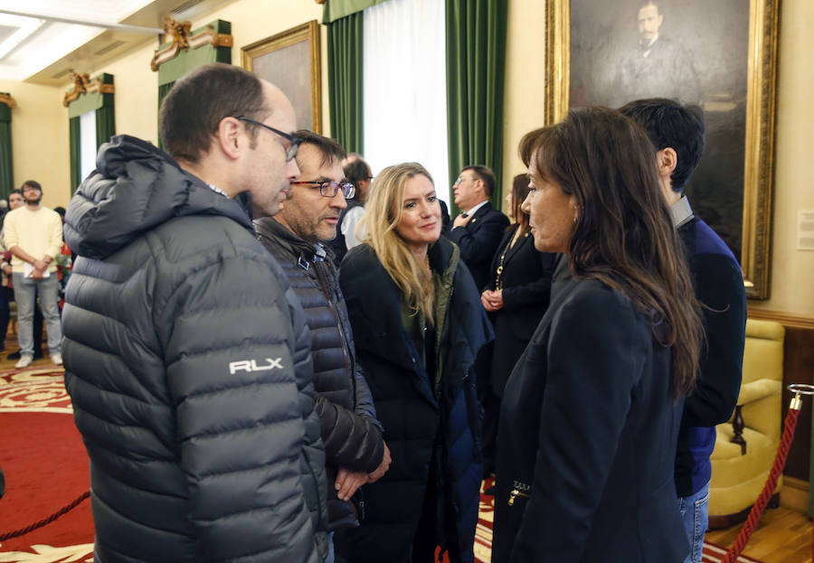 La capilla ardiente se trasladó, esta mañana, de la Junta General al Ayuntamiento de Gijón donde permanecerá hasta las 19 horas de viernes