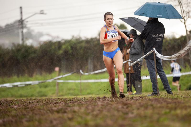 Moha Bakkali (Universidad) e Isabel Barreiro (Gijón Atletismo) han logrado los triunfos individuales Campeonato de Asturias de Cross Largo por Clubes, disputado en Perlora. Han participado más de 270 atletas.