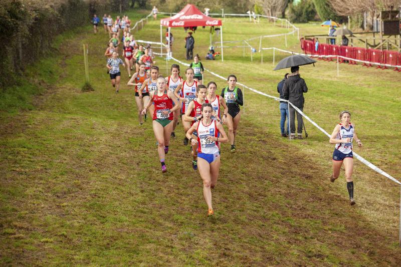 Moha Bakkali (Universidad) e Isabel Barreiro (Gijón Atletismo) han logrado los triunfos individuales Campeonato de Asturias de Cross Largo por Clubes, disputado en Perlora. Han participado más de 270 atletas.