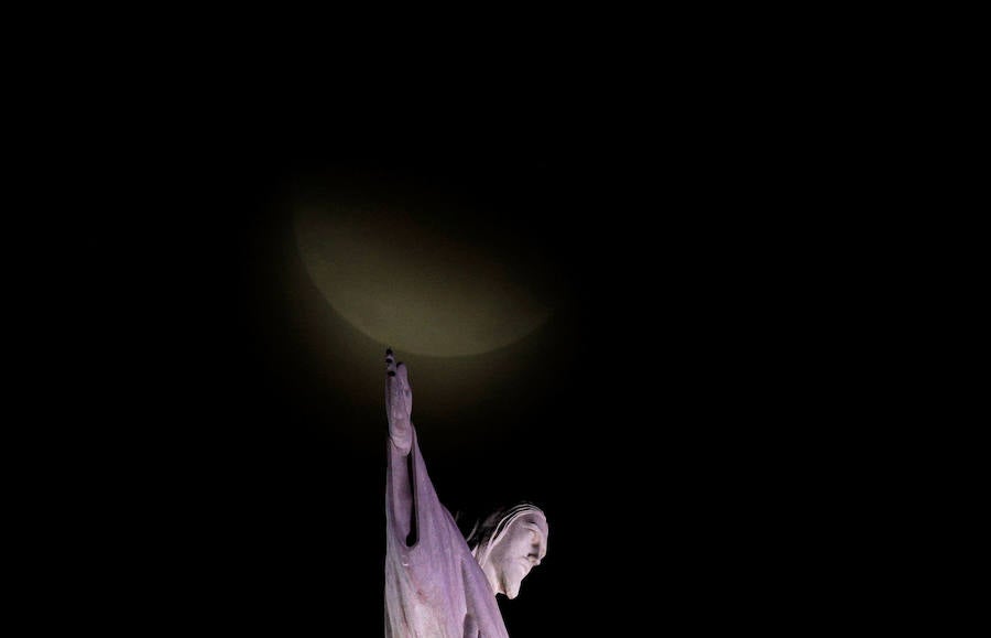 El eclipse lunar en Brasil.