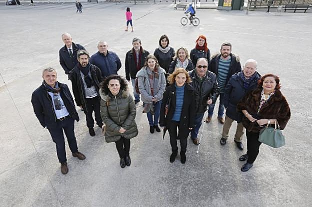 Julio César Jonte (Proyecto Hombre), Ángel Moraleda (Fundación EdP), Pablo Puente (Fundación Siloé), Ernesto López (AAEM), Arancha Martínez (Una ciudad para todos), Santiago García, Ana Fernández y Yolanda Villanueva (Parkinson Asturias), Salomé Huerdo y Andrés Mayor (Es Retina), Ana Martínez (Amigos contra la droga), Inés González (Cuantayá), Marcos Madrigal (Identidad para ellos y ellas) y Rafael Pedregal y Pilar Penedo (Aspace). 