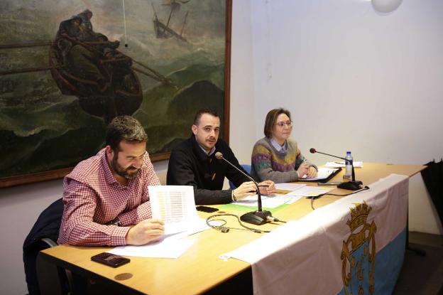 David Prada, en el centro, durante la asamblea del sábado. 