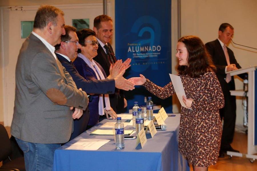 El consejero de Educación y Cultura, Genaro Alonso, participó este lunes en la entrega de premios al alumnado de Educación Secundaria Obligatoria y de los galardones extraordinarios de Bachillerato, Enseñanzas Artísticas y Formación Profesional.