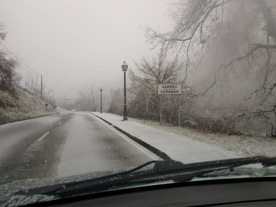 La región se mantiene en situación de prealerta por nevadas con un despliegue especial de máquinas quitanieves. 