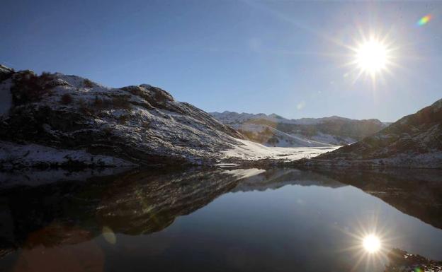 Atardecer en los Lagos de Covadonga, en el Parque Nacional de Picos de Europa.