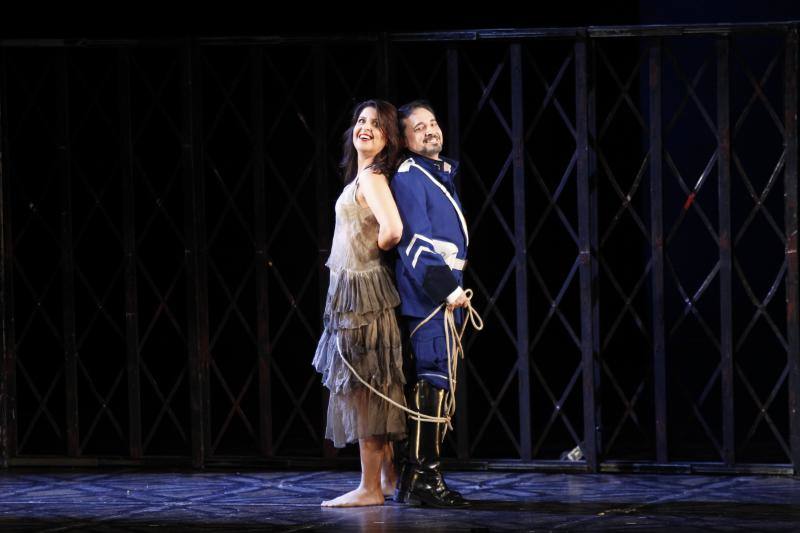 La temporada de Ópera de Oviedo llega a su fin y lo hace con una de las obras cumbre de la música. 'Carmen', la gran composición de Bizet, vuelve al Campoamor de mano del Teatro de la Ópera Alemana en el Rin, que ya prepara en el escenario de la capital asturiana un montaje que representará los días 27, 27 y 30 de enero y el 1 y 2 de febrero. 