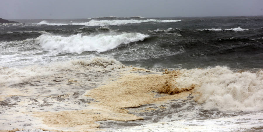 Las fuertes lluvias provocan el desbordamiento de estos dos ríos