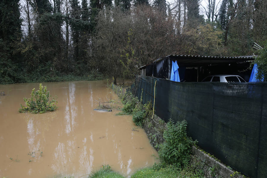 Las fuertes lluvias provocan el desbordamiento de estos dos ríos