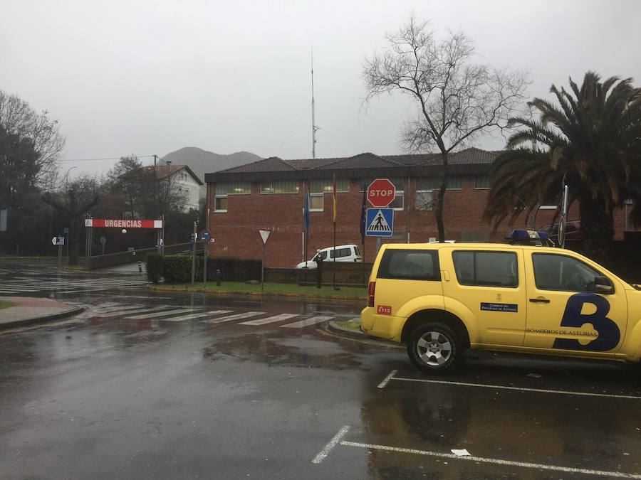 El hospital de Arriondas centra toda la atención por la crecida de los ríos Piloña y Sella. 