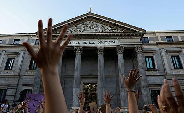 Manifestación contra las agresiones sexuales ante el Congreso de los Diputados.
