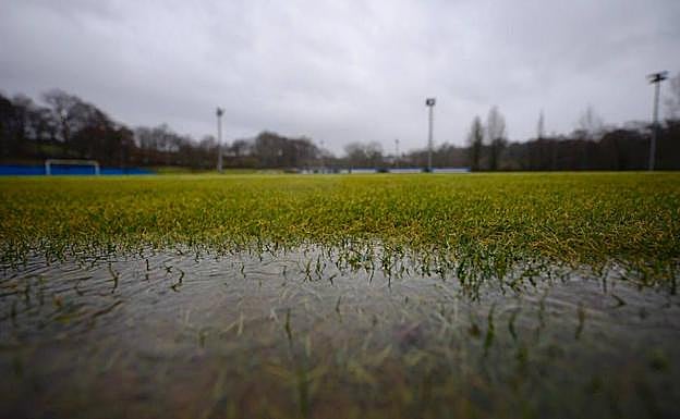 Las fuertes lluvias obligan al Real Oviedo a mudarse al Tensi